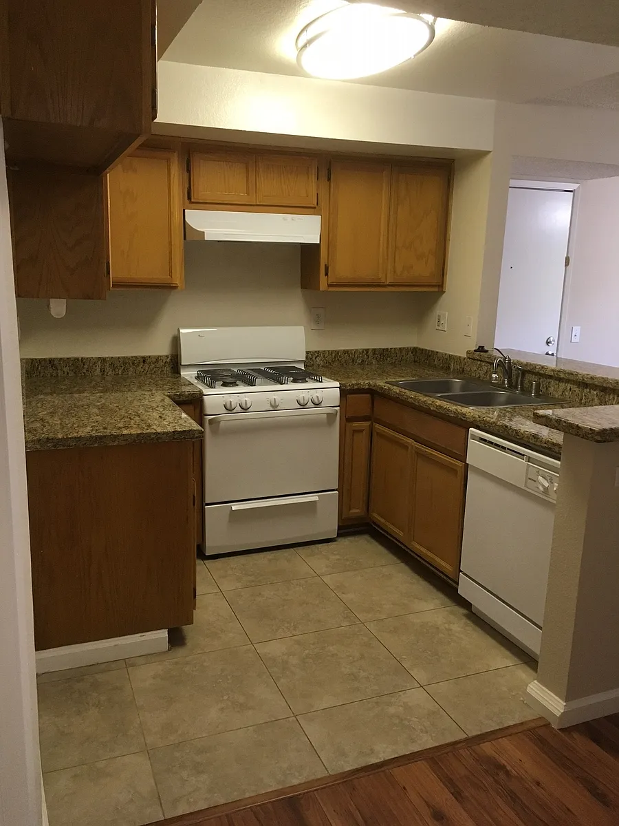 Building Photo - 2812 Hermosa Ave #206