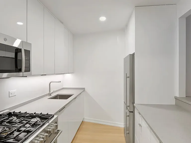 75 W End Ave #S7J — Photo 11