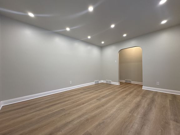 4th image of 2126 Arthur St E