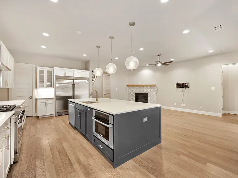 1806 Tucker St — Photo 3