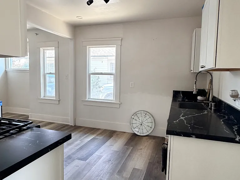 1711 Cherry St — Photo 11