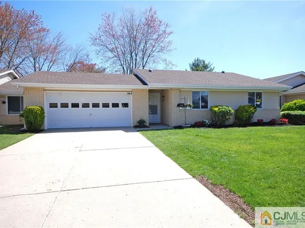 748 Dilatus Plz #B, Monroe Township, NJ 08831
