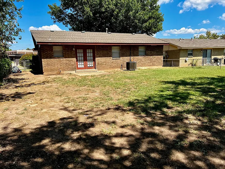 1420 Beaumont St — Photo 11