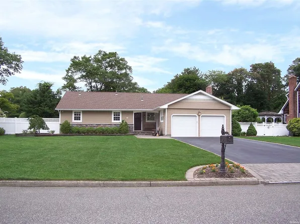 3 Canterbury Lane, Nesconset, NY 11767