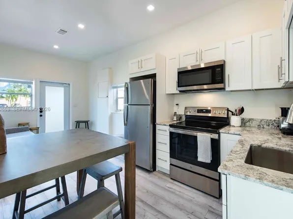 115 SE 2nd St #2, Hallandale, FL 33009