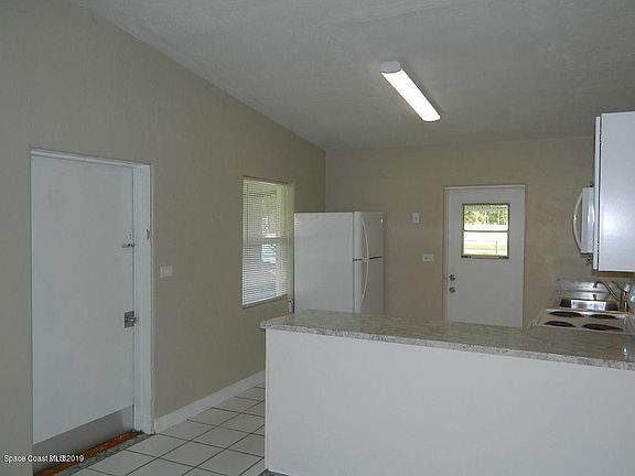 4th image of 17 La Grange Ave