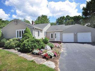 22 Pilgrim Dr, Windsor, CT 06095