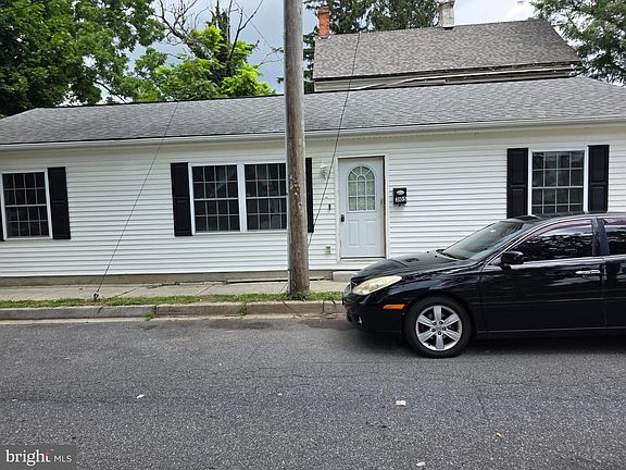 2nd image of 305 W Reed St