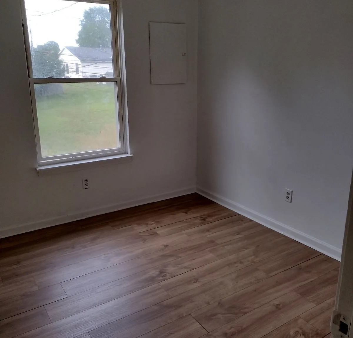 1205 Crown Cir — Photo 2