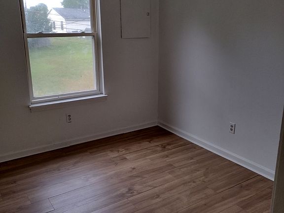 2nd image of 1205 Crown Cir