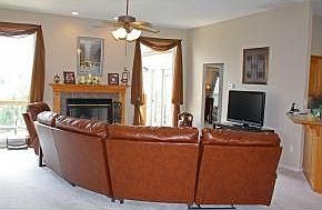 5th image of 425 Silverwood Cir