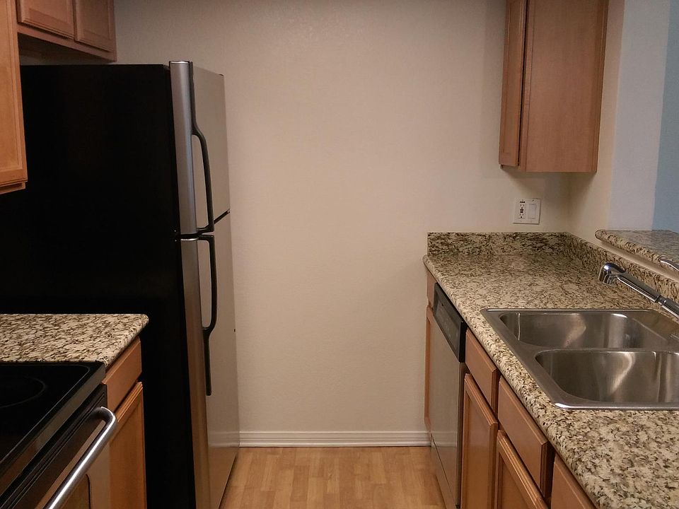 stainless steel appliances and granite countertops