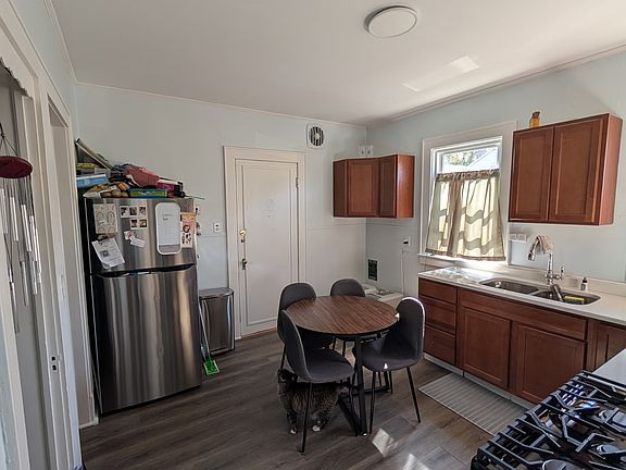 4th image of 443-445 Hamilton St #2B