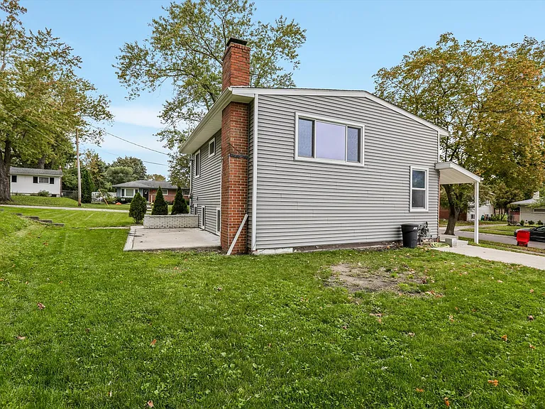 741 Panorama Dr — Photo 16