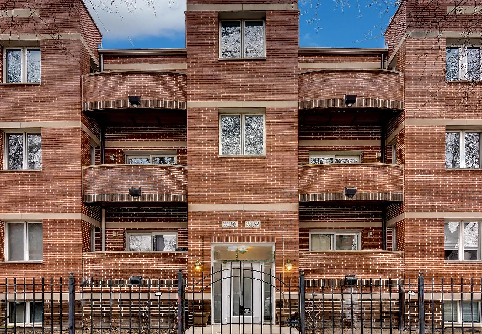 2 bed, 2.5 bath, 1900 sqft, $3,850 — Photo 1