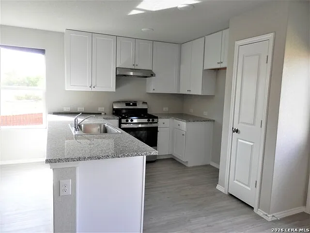 3 bed, 2.0 bath, 1217 sqft, $2,150 — Photo 4