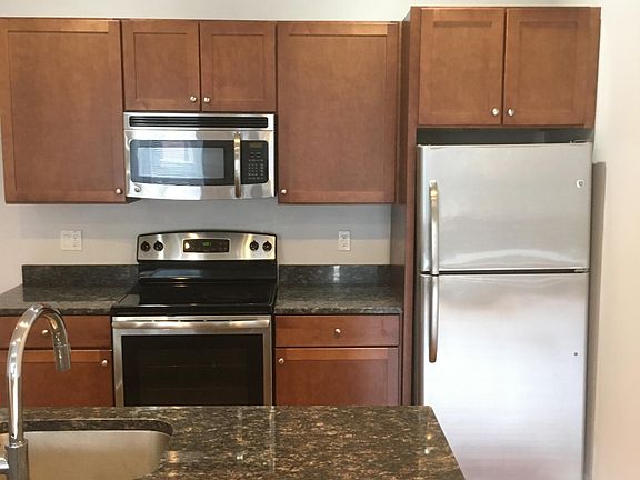 3rd image of 3862 Lancaster Ave #101