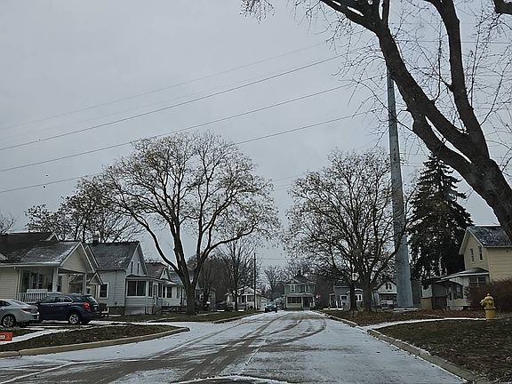 5th image of 699 E 7th St