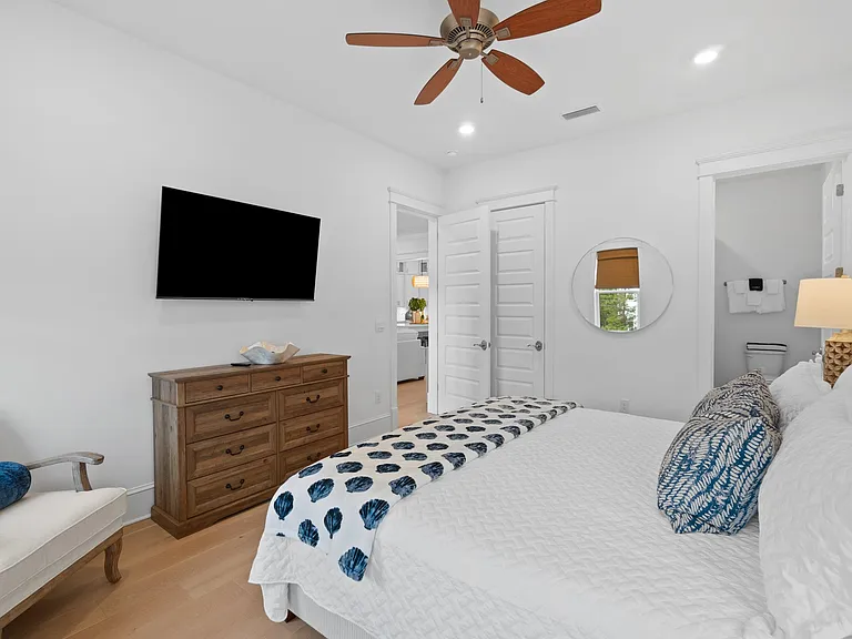 49 Seaboard Ln — Photo 38