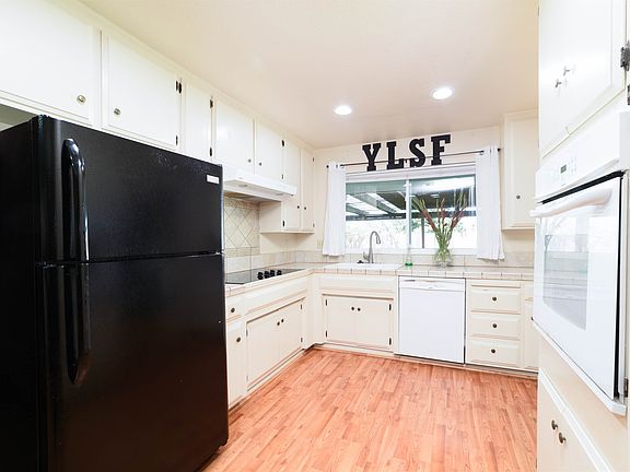 4th image of 523 E Benjamin Holt Dr
