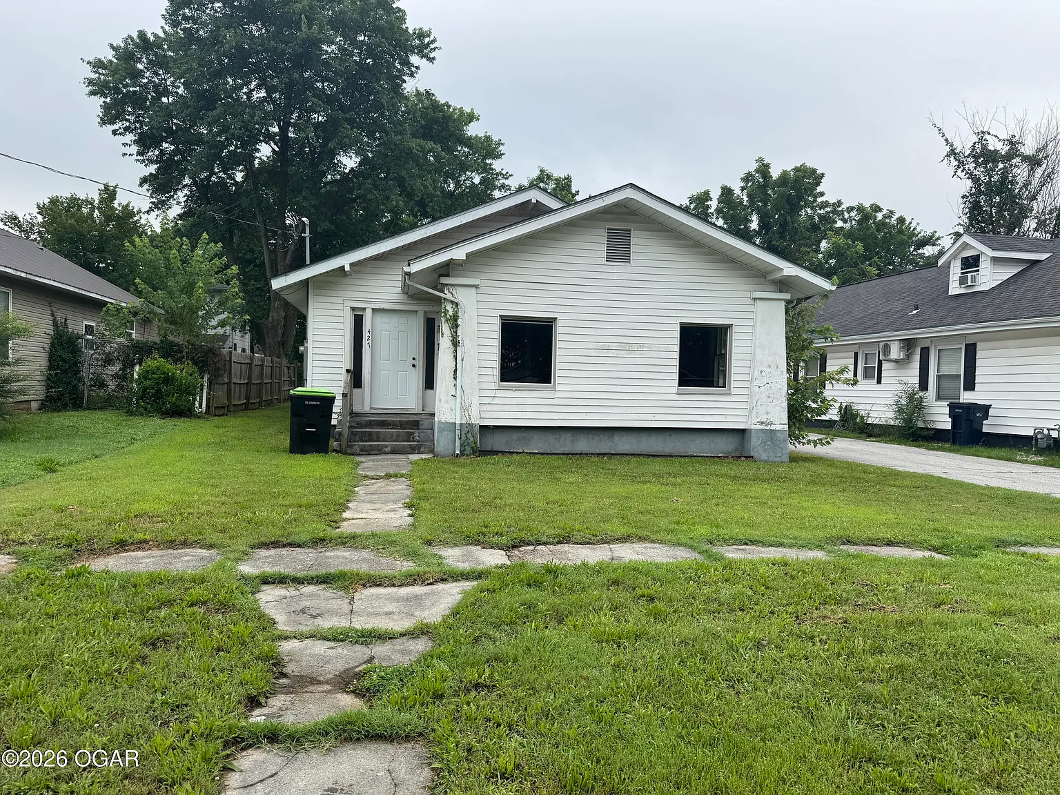 3 bed, 1.5 bath, 1596 sqft, $900 — Photo 1