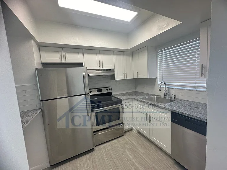 Ocean House - 360 Fiesta Ave Jupiter, FL 33469 — Photo 3