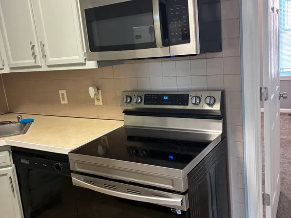 815 N Madison St APT 2, Wilmington, DE 19801