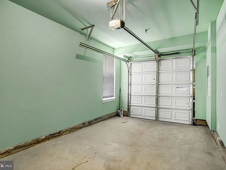 45181 Drowes Ter — Photo 34