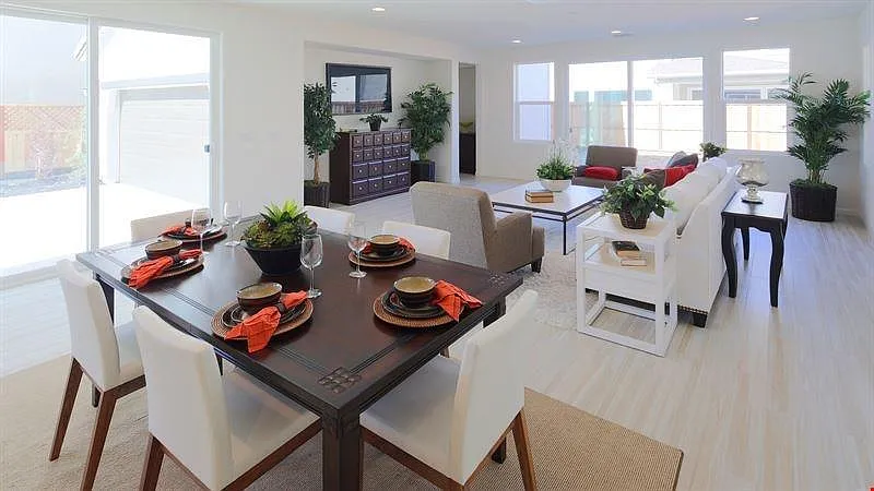 4 bed, 3005 sqft, $3,750 — Photo 2