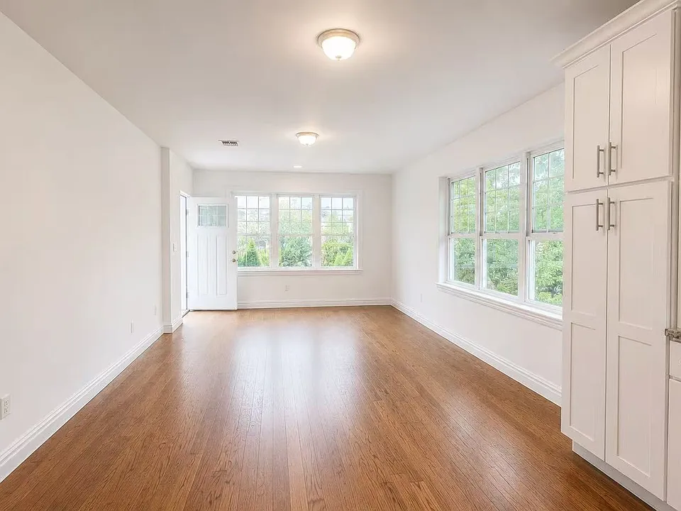 410 Davis Ave #3