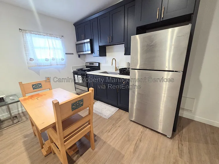 425 E Wellington Ave #427 — Photo 3
