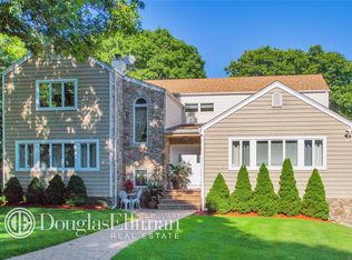 315 Blue Point Rd, Farmingville, NY 11738