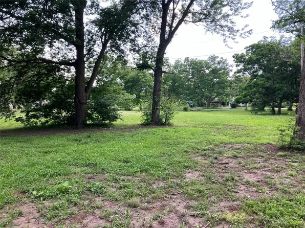 602 N 5th St, Lacygne, KS 66040