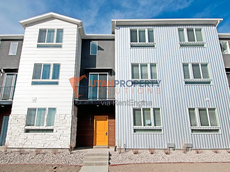 1047 W 400 S — Photo 2