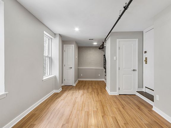 3rd image of 1929 Christian St #31