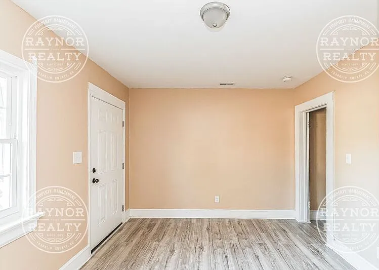 1 bed, 1.0 bath, $700 — Photo 4