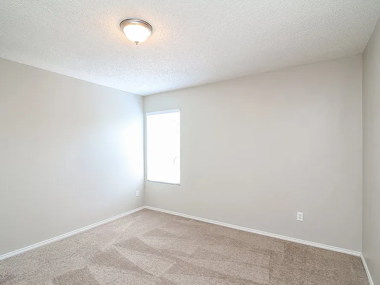 8737 Hunters Point Way — Photo 11