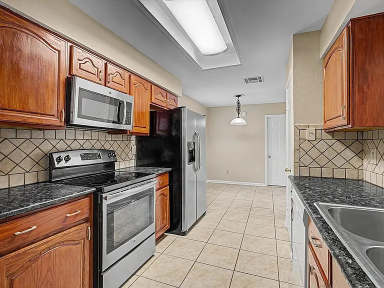 7315 Foxside Ln — Photo 11