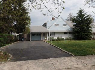 11 Hamlet Rd, Levittown, NY 11756