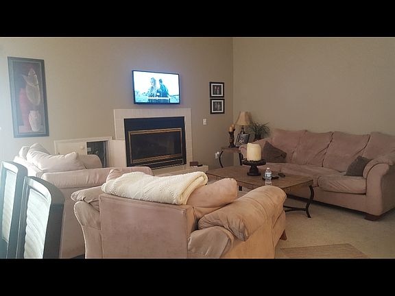 2nd image of 407 E Cherry St #409