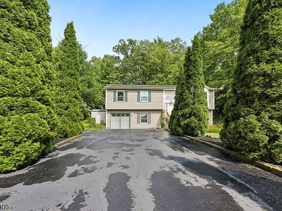 2nd image of 84 Fairlawn Dr