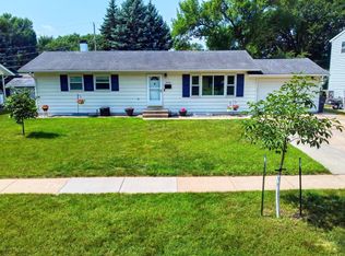 525 Maple Ln, Moorhead, MN 56560