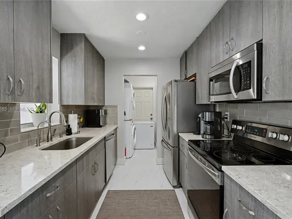 6310 Adams St, Hollywood, FL 33023