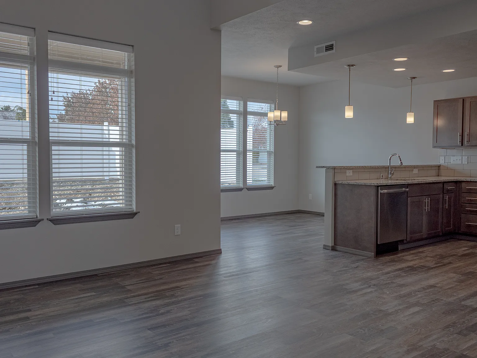 3 bed, 2.5 bath, 1587 sqft, $2,295 — Photo 3