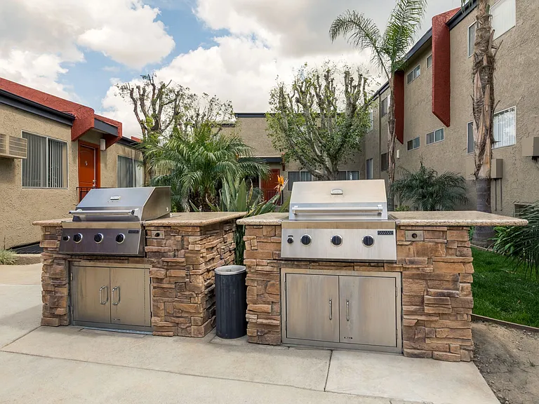 Topanga Canyon Apartments — Photo 25