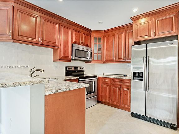 5th image of 3022 Aviation Ave