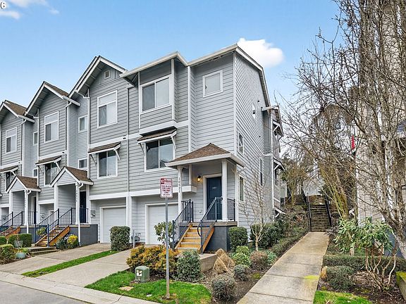 2nd image of 10521 NE Park Ridge Way