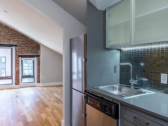 3rd image of 185 Leonard St #4K
