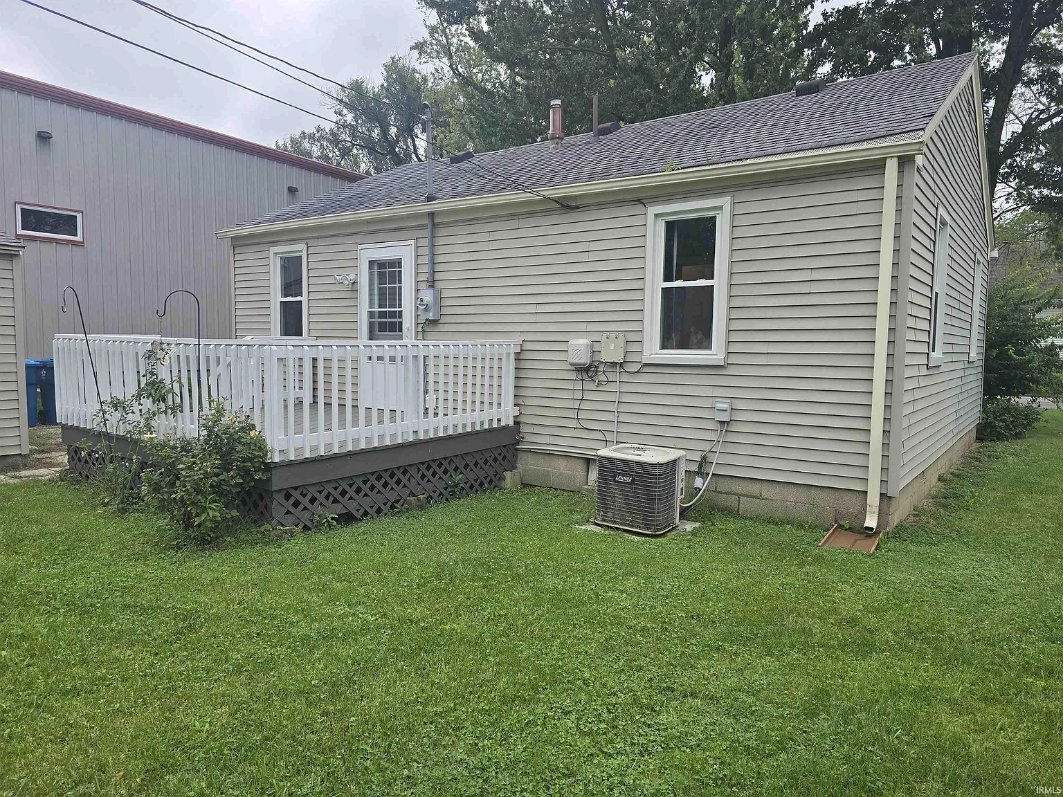 2 bed, 1.0 bath, 720 sqft, $1,300 — Photo 2