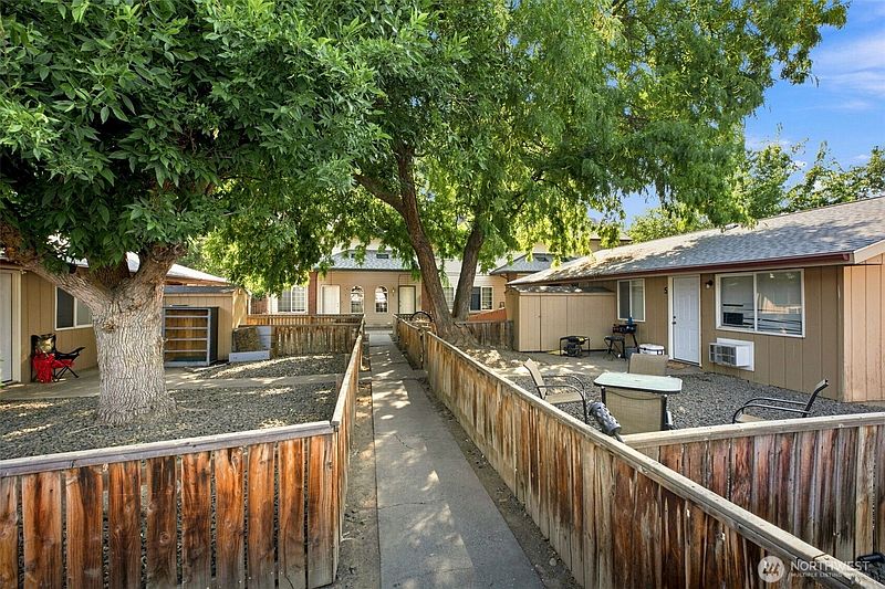 2nd image of 1403 S 18th Avenue